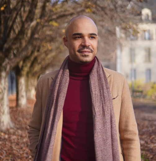 Oscar Melchian outside